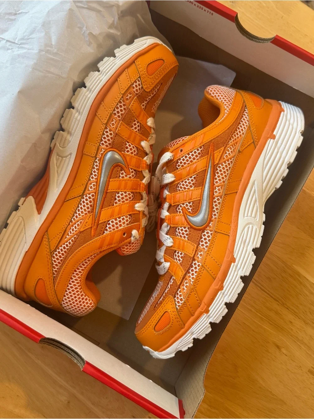 Nike P-6000 PRM KUMQUAT/METALLIC SILVER, ORANGE TENNESSEE men’s 9 women’s 10.5